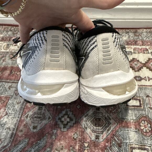 Asics GT-2000 10 10128045 Running Shoes Women Size 9.5 Black White - Picture 4 of 8